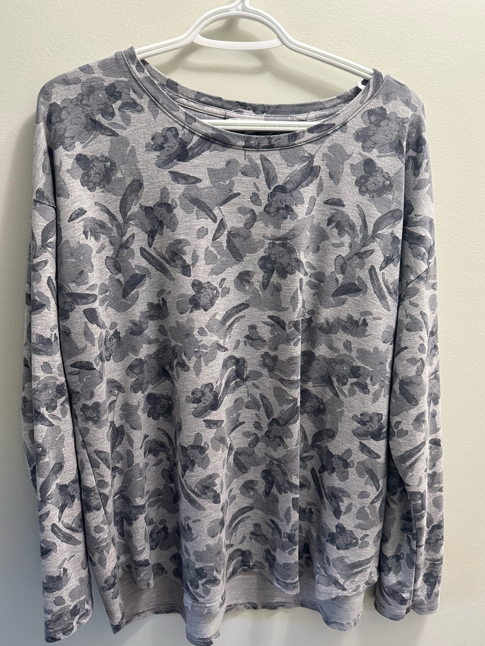 Catherine Malandrino Gray Floral Crewneck Sweater
